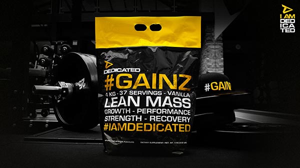 dedicated gainz integratore gainer utile per incrementare la massa muscolare formulato con carboidrati e proteine di elevata qualità